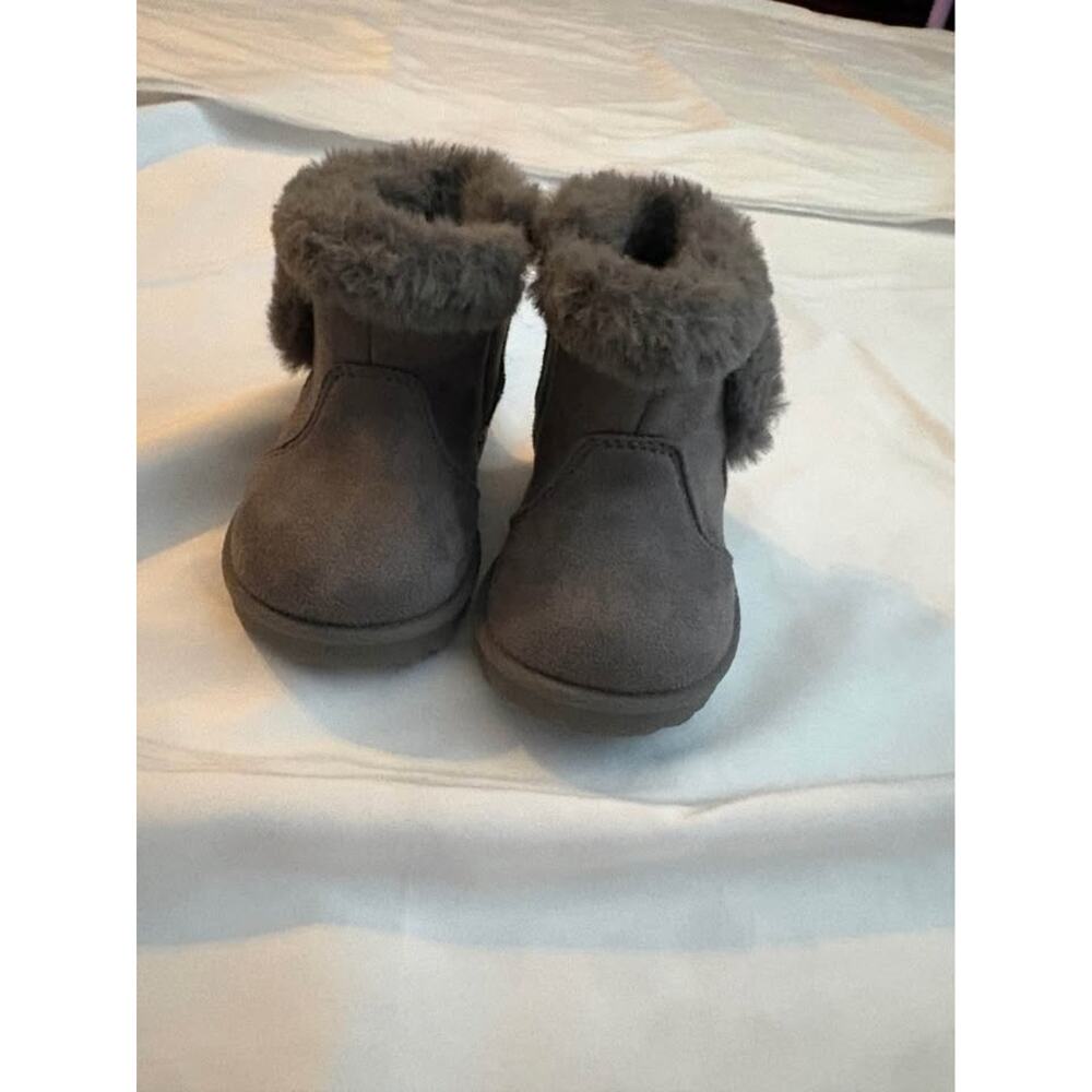 Wonder Nation Size 3 Toddler Baby Girls Grey Faux Fur Winter Boots
